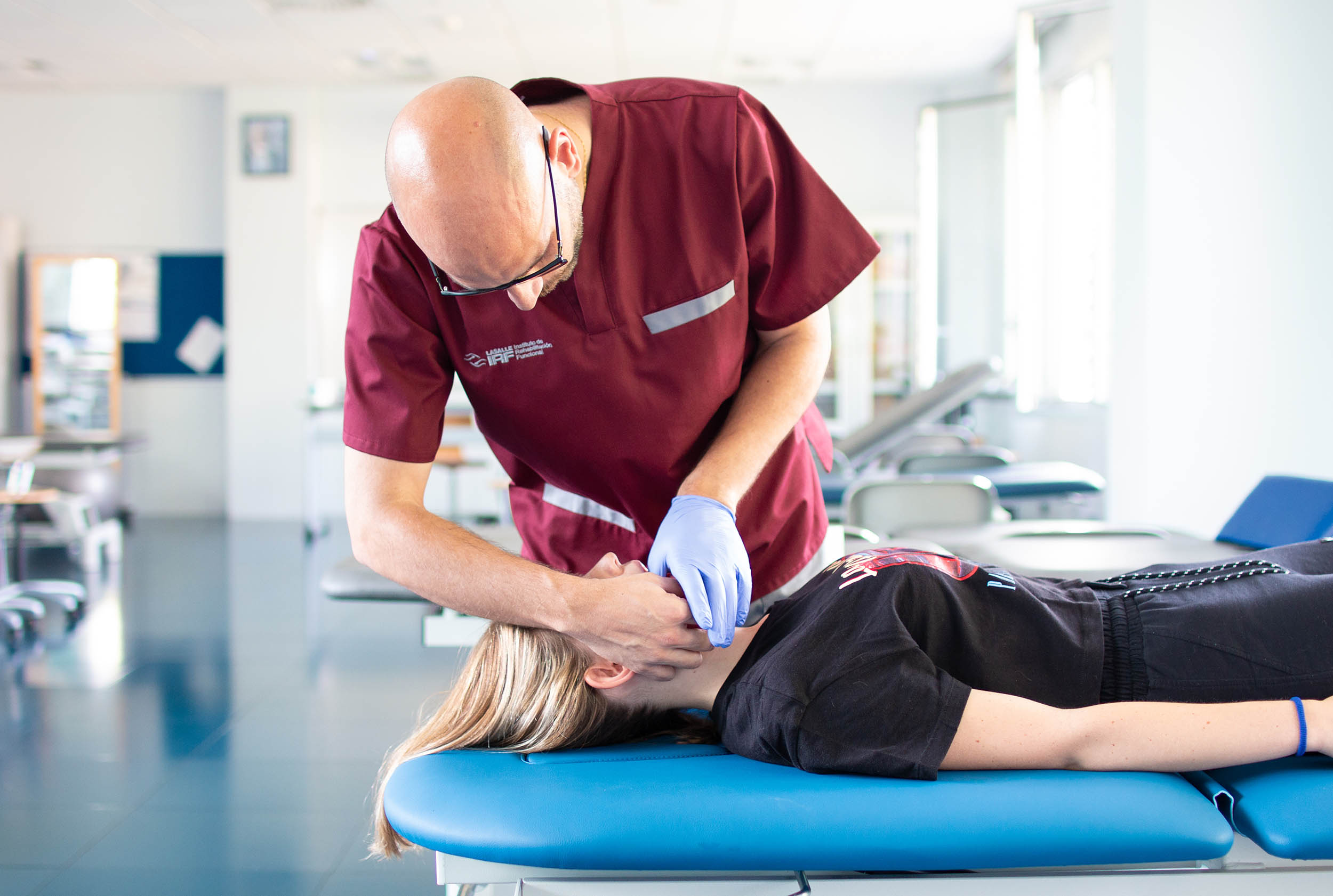 Fisio_banExperto en Fisoterapia de los Trastornos Temporomandibulares y las Cefaleasner Experto en Fisoterapia de los Trastornos Temporomandibulares y las Cefaleas