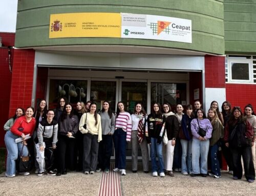 Estudiantes de Terapia Ocupacional visitan el CEAPAT para formarse en técnicas de transferencia y movilidad