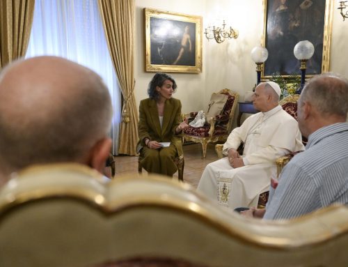 Nuestra compañera Lidia Troya acompaña a las víctimas de abusos en la Iglesia en su encuentro con el Papa León XIV