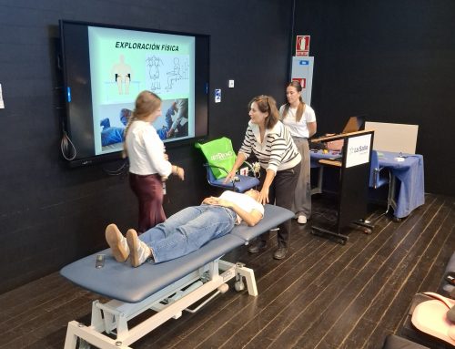 El alumnado de 4.º de Terapia Ocupacional participa en un taller práctico de sedestación y sillas de ruedas